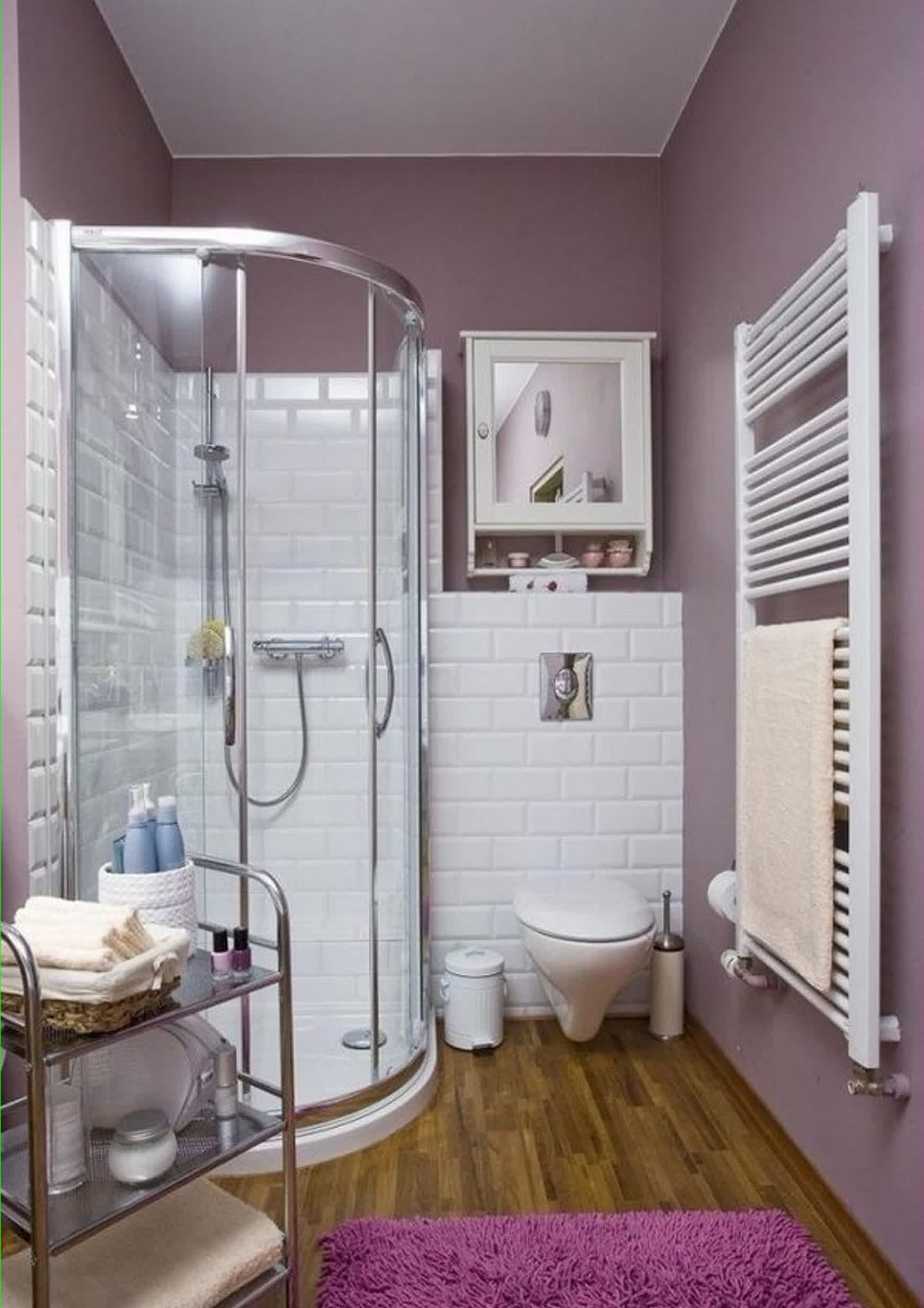 Варианты ванной с душевой. Ванна комната с душевой кабиной. Ванная комната ин с душевой кабиной. Ванная комната с душевой кабинкой. Маленькие душевые комнаты.