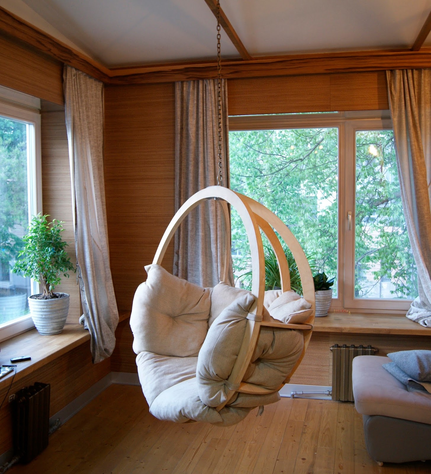деревянное подвесное кресло к потолку