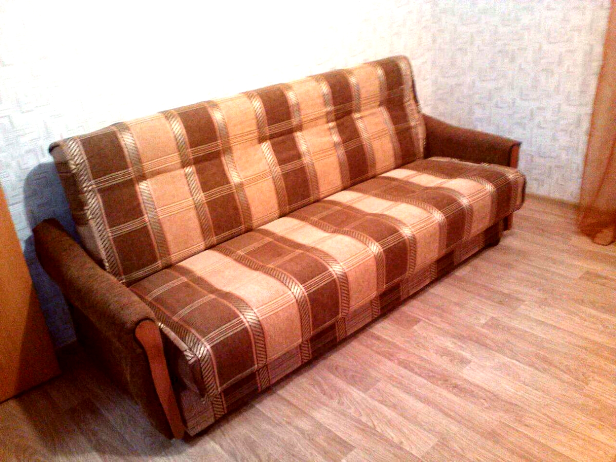 Авито новосибирск диван б у. Диван "книжка". Диван в хорошем состоянии. Дешевые диваны. Бэушный диван.